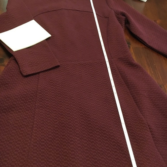 Beautiful fit and flair dress - Picture 5 of 7